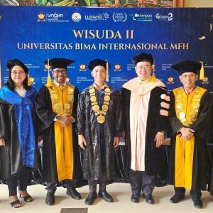 Read more about the article Wisuda II UNBIM Semakin Berwarna, Mahasiswa Asing dan Mitra Perguruan Tinggi Internasional Turut Hadir